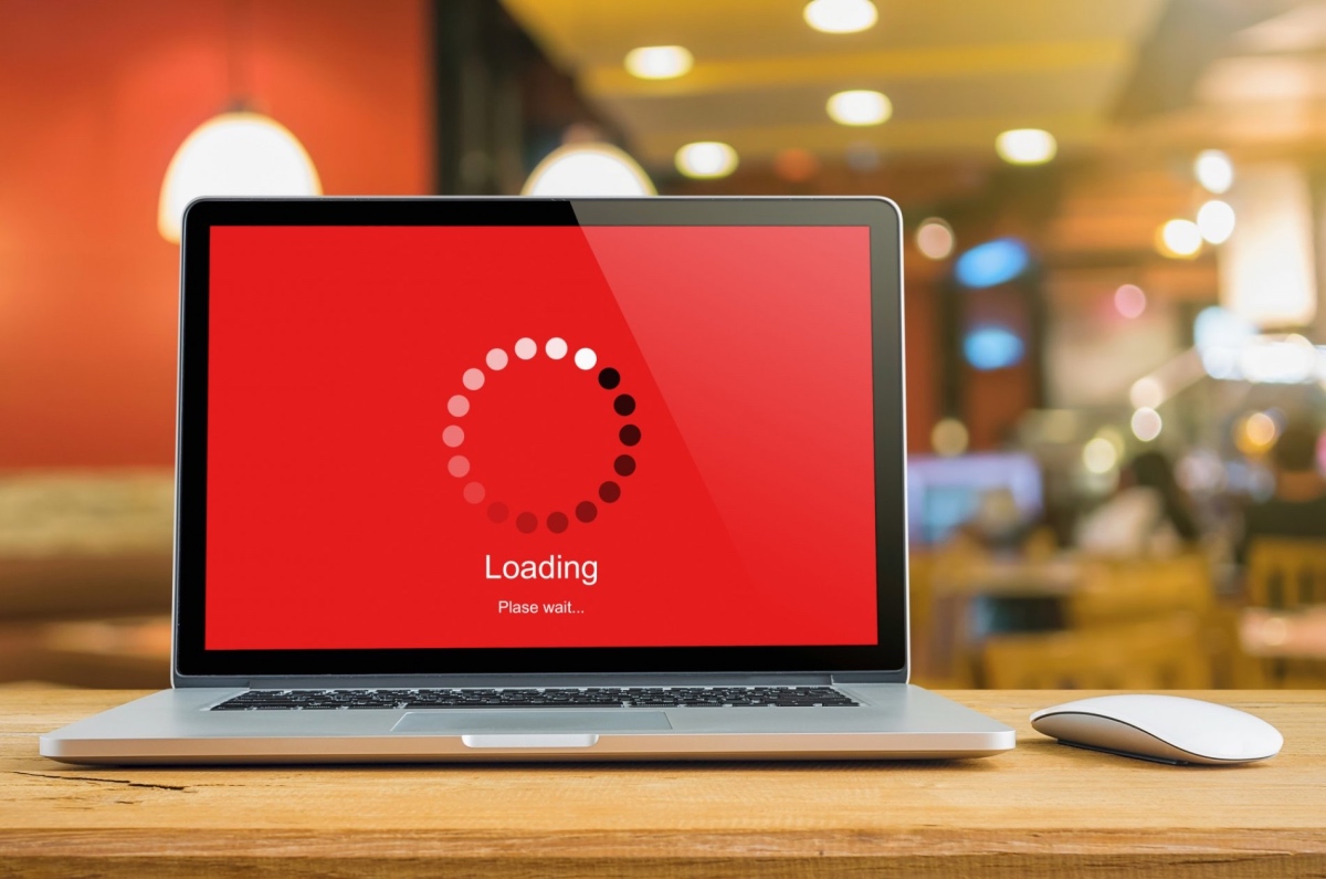 Laptop with a red screen with nothing shown except a loading timer and the message Loading, Please wait...