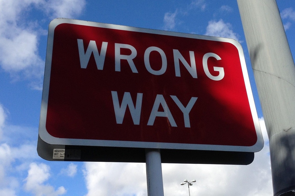 How To Choose Keywords For Seo 5 Photo Of A Red ‘Wrong Way’ Traffic Sign Symbolizing Common Seo Mistakes